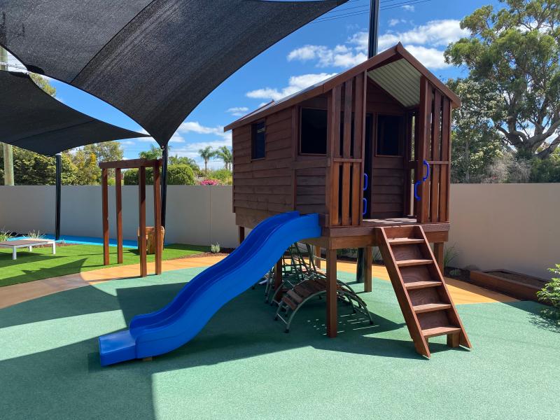 Greenleaves Parkwood Nature Elevated Play Fort 