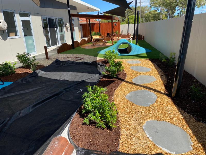 Greenleaves Parkwood Nature Play Sensory Path and Tunnel